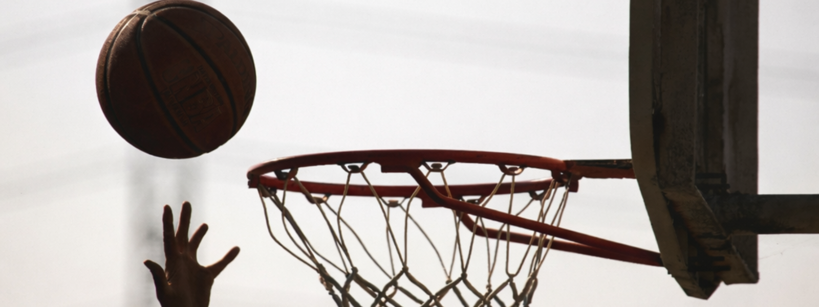 Impara a giocare a basket: regole, fondamentali e attrezzatura