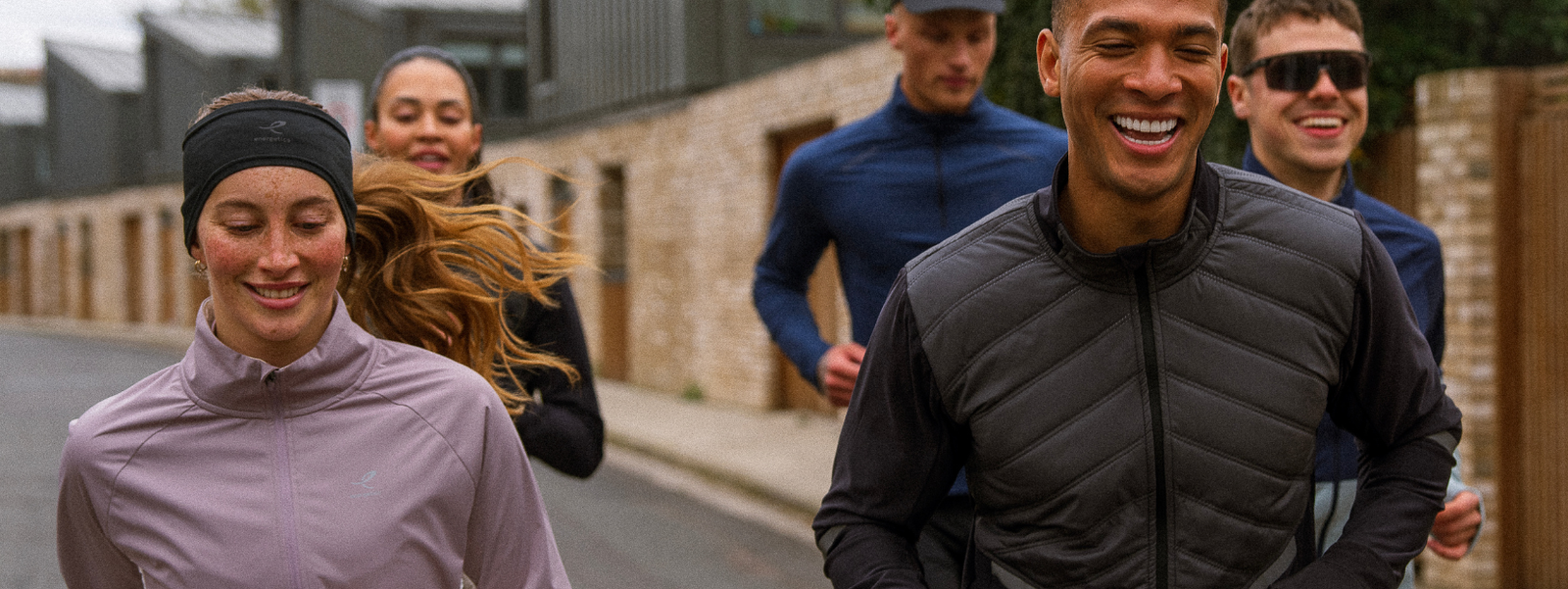 Correre al mattino o alla sera: differenze, benefici e come scegliere