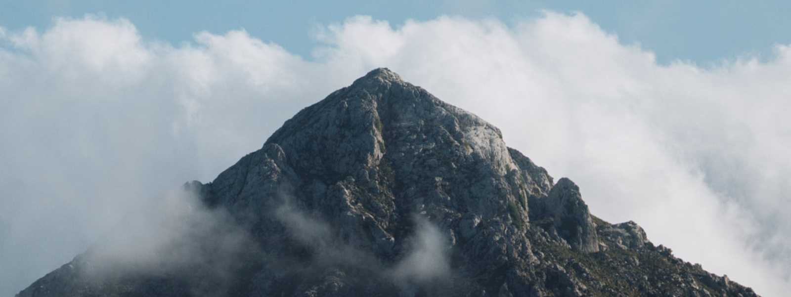 AVVENTURA OUTDOOR: 4 INDUMENTI DA PORTARE SEMPRE CON TE
